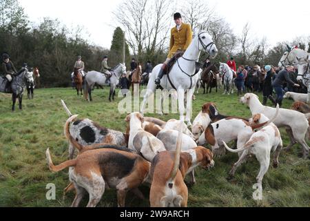 Hawridge, Chesham, UK. 26th Dec, 2023. Riders and their hounds gather in a field before the annual hunt. Credit: Uwe Deffner/Alamy Live News Stock Photo