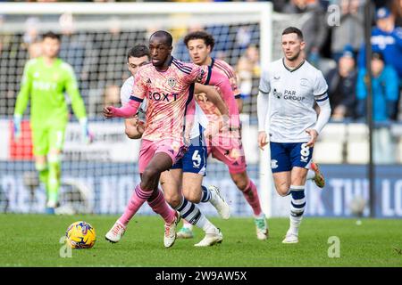 Glen Kamara #8 of Leeds United in action during the Sky Bet Championship match between Preston North End and Leeds United at Deepdale, Preston on Tuesday 26th December 2023. (Photo: Mike Morese | MI News) Credit: MI News & Sport /Alamy Live News Stock Photo