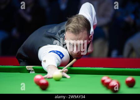 Macau, China. 26th Dec, 2023. Judd Trump of England competes during the group A quarter finals against Ding Junhui of China at the 2023 Macau Snooker Masters in Macau, south China, Dec. 26, 2023. Credit: Cheong Kam Ka/Xinhua/Alamy Live News Stock Photo