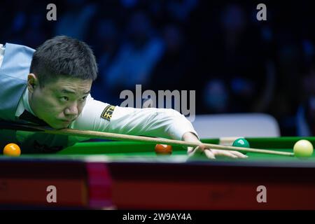 Macau, China. 26th Dec, 2023. Ding Junhui of China competes during the group A quarter finals against Judd Trump of England at the 2023 Macau Snooker Masters in Macau, south China, Dec. 26, 2023. Credit: Cheong Kam Ka/Xinhua/Alamy Live News Stock Photo