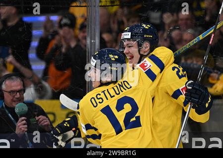 Gothenburg, Sweden. 26th Dec, 2023. Gothenburg, Sweden 20231226Score by Sweden's Anton Wahlberg during the IIHF World Junior Championship group A ice hockey match between Sweden and Latvia at Scandinavium in Gothenburg, Sweden December 26, 2023. Foto: Björn Larsson Rosvall/TT/Kod 9200 Credit: TT News Agency/Alamy Live News Stock Photo