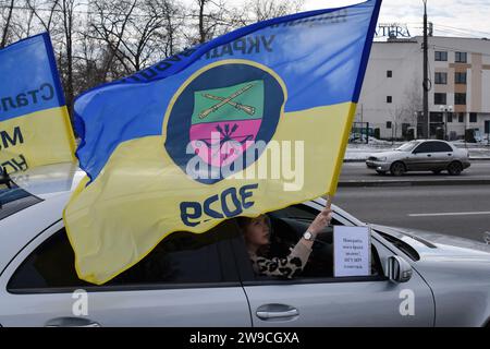 Zaporizhzhia, Ukraine. 24th Dec, 2023. A protester holds a banner during the motor rally in support of Ukrainian prisoners of war under the slogan 'Don't be silent! Captivity kills!' in Zaporizhzhia. Ukrainian President Volodymyr Zelenskyy has said that the prisoner of war exchange process has been hampered by Russia for specific reasons, but he hopes that this pathway will open soon. 'We are now working to bring back a fairly decent number of our guys. God willing, we will succeed,' he said at his end-of-year press conference on 19 December 2023. Credit: SOPA Images Limited/Alamy Live News Stock Photo
