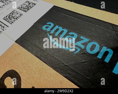 Nahaufnahme Amazon Prime Paket *** Close-up Amazon Prime package Copyright: xmix1x Stock Photo