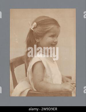 Portrait of an unknown girl, Johannes Diderik van der Waals (1873-1971) (attributed to), 1900 - 1920 photograph Annotation on Verso Annie.  photographic support  historical persons - BB - woman Stock Photo