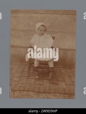 Portrait of an unknown girl in a chair, Johannes Diderik van der Waals (1873-1971) (attributed to), 1900 - 1920 photograph   photographic support  historical persons - BB - woman. baby-chair Stock Photo