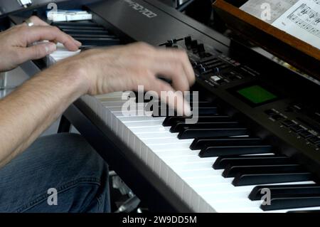 Klavier spielen , Deutschland, BLF *** Playing the piano , Germany, BLF BL84925 Stock Photo