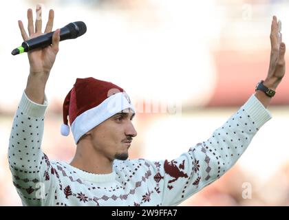 Turin, Italy. 23rd Dec, 2023. Italian Tennis player Lorenzo Song salutes the fans prior to the Serie A match at Stadio Grande Torino, Turin. Picture credit should read: Jonathan Moscrop/Sportimage Credit: Sportimage Ltd/Alamy Live News Stock Photo