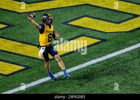 Charlotte, NC, USA. 27th Dec, 2023. West Virginia Mountaineers quarterback Garrett Greene (6) throws against the North Carolina Tar Heels in the 2023 Duke's Mayo Classic at Bank of America Stadium in Charlotte, NC. (Scott Kinser/CSM). Credit: csm/Alamy Live News Stock Photo