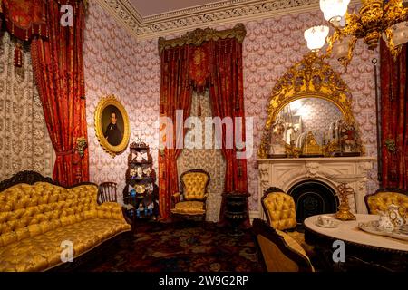 Colonel Robert J. Milligan House Parlor, 1854-1856.  Brooklyn Museum of Art.  Brooklyn, New York, USA Stock Photo