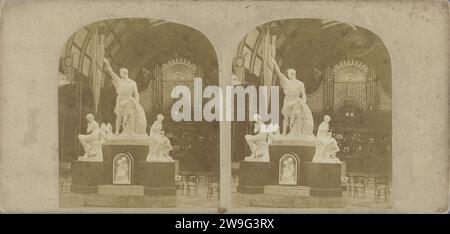Room interior with images of the exhibition Art Treasures of Great Britain in Manchester, c. 1857 stereograph  Manchester paper. photographic support. cardboard albumen print interior  representation of a building. piece of sculpture, reproduction of a piece of sculpture Manchester Stock Photo