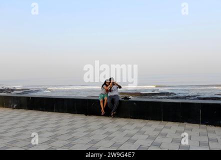 A couple taking a selfie on the modern seafront promenade in Worli, Mumbai, India. Stock Photo