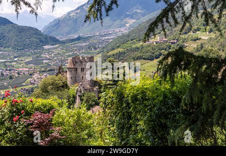 Fontana Castle/Brunnenburg houses the Agricultural Museum and a memorial to the poet Ezra Pound. Tirol/Tirolo, Bolzano province, Alto-Adige, Italy Stock Photo