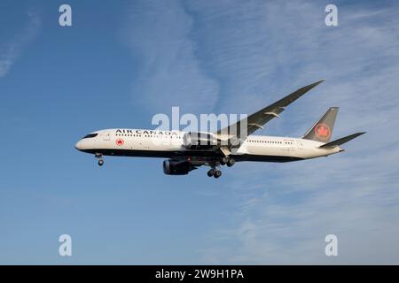 Air Canada Boeing 787 Dreamliner passenger jet airplane Registration C-FVND on final approach for arrival at Heathrow Airport to the West of London Stock Photo
