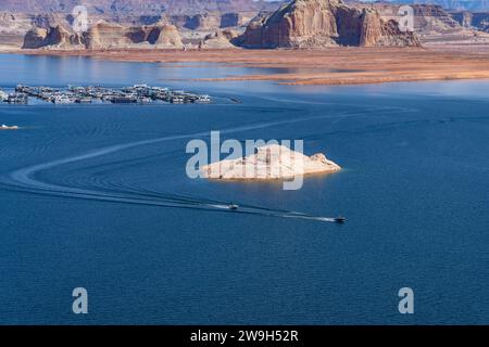 Boaters in Wahweap Bay on Lake Powell near Wahweep Marina in the Glen Canyon National Recreation Area, Arizona. Stock Photo