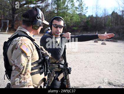 Fayetteville, United States of America. 13 December, 2023. Mixed Martial Artist Khonry Gracie, right, discusses aiming with a Green Beret instructor during practice prior to participating in the 2023 Green Beret Celebrity Tactical Challenge at the U.S. Army John F. Kennedy Special Warfare Center Miller Training Complex of Fort Liberty, December 13, 2023 Fayetteville, North Carolina. Fourteen celebrities teamed up with Green Berets to take part in the annual shooting event.  Credit: K. Kassens/US Army Photo/Alamy Live News Stock Photo