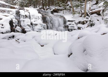 Franconia Notch State Park - Stairs Falls on Dry Brook in the White Mountains, New Hampshire USA. This waterfall is located along the Falling Waters T Stock Photo