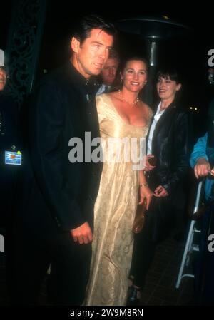 Los Angeles, California, USA 8th October 1996 Actor Pierce Brosnan and wife Keely Shay Smith attend Warner Bros. ÔMichael CollinsÕ Party at ChasenÕs Restaurant on October 8, 1996 in Los Angeles, California, USA. Photo by Barry King/Alamy Stock Photo Stock Photo
