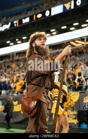 Charlotte, NC, USA. 27th Dec, 2023. December 27, 2023: Mountaineer mascot during the West Virginia University Mountaineers (WVU) vs the University of North Carolina Tar Heels in Charlotte, NC at Bank of America Stadium in the Duke's Mayo Bowl. Bradley Martin/Apparent Media Group (Credit Image: © AMG/AMG via ZUMA Press Wire) EDITORIAL USAGE ONLY! Not for Commercial USAGE! Stock Photo