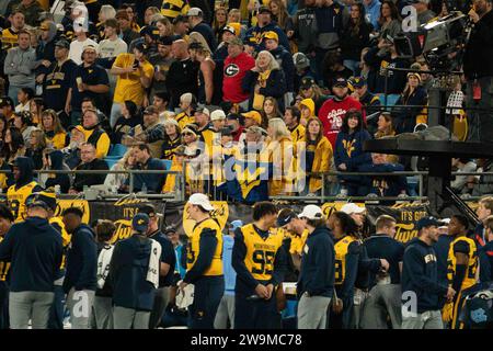 Charlotte, NC, USA. 27th Dec, 2023. December 27, 2023: Fans during the West Virginia University Mountaineers (WVU) vs the University of North Carolina Tar Heels in Charlotte, NC at Bank of America Stadium in the Duke's Mayo Bowl. Bradley Martin/Apparent Media Group (Credit Image: © AMG/AMG via ZUMA Press Wire) EDITORIAL USAGE ONLY! Not for Commercial USAGE! Stock Photo