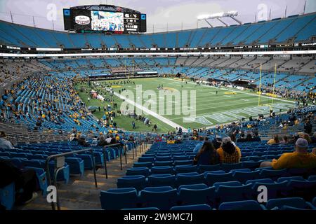 Charlotte, NC, USA. 27th Dec, 2023. December 27, 2023: Pregame during the West Virginia University Mountaineers (WVU) vs the University of North Carolina Tar Heels in Charlotte, NC at Bank of America Stadium in the Duke's Mayo Bowl. Bradley Martin/Apparent Media Group (Credit Image: © AMG/AMG via ZUMA Press Wire) EDITORIAL USAGE ONLY! Not for Commercial USAGE! Stock Photo