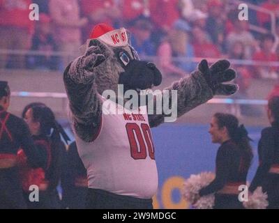 Orlando, FL, USA. 28th Dec, 2023. NC State mascot Mr Wolf during first half of the Pop Tarts Bowl in Orlando, FL. Romeo T Guzman/Cal Sport Media/Alamy Live News Stock Photo