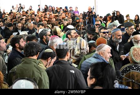 Jerusalem, Israel. 29th Dec, 2023. Family and friends mourn at the funeral of Israeli soldier Captain (reserve) Harel Sharvit, 33, at the Mt. Herzl military cemetery in Jerusalem, on Friday, December 29, 2023. Sharvit, from the Kochav Ya'acov Settlement, was killed in combat in northern Gaza by Palestinian militants. The number of IDF casualties on the ground since the invasion of Gaza after the October 7 Hamas massacre stands at 168. Photo by Debbie Hill/ Credit: UPI/Alamy Live News Stock Photo