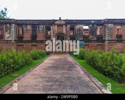 Entrance of Dilkusha Kothi, remains of an eighteenth-century house built in the English baroque style in the quiet Dilkusha area of Lucknow in India. Stock Photo