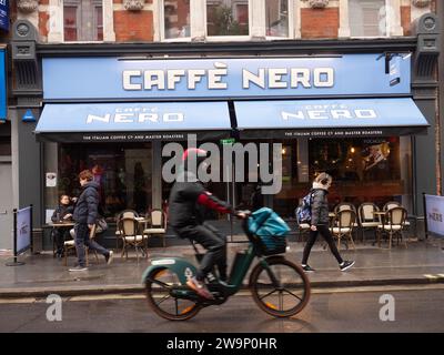 Caffe Nero,  coffee outlet and restaurant in Tottenham Court Road London England UK. Stock Photo