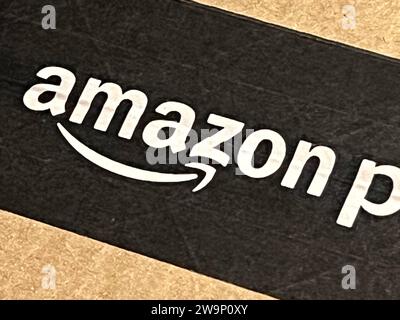 Nahaufnahme Amazon Prime Paket *** Close-up Amazon Prime package Copyright: xmix1x Stock Photo