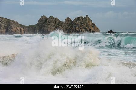 Big waves breaking on Porthcurno beach, Cornwall, with the Logan Rock in the background as Storm Gerrit passes through at Christmas 2023 Stock Photo