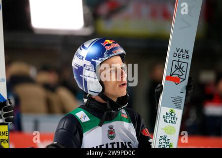 Oberstdorf, Deutschland. 29th Dec, 2023. Andreas Wellinger (SC Ruhpolding) beim Auftaktspringen der 72. Vierschanzentournee inOberstdorf Credit: dpa/Alamy Live News Stock Photo