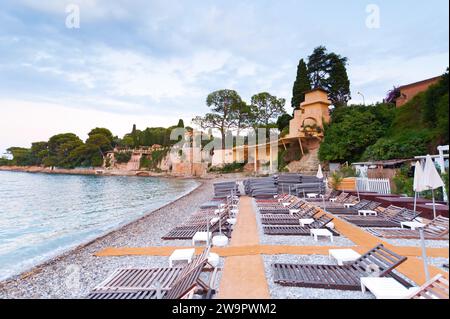 Paloma beach in St-Jean-Cap-Ferrat, Mediterranean, beach, sunbeds, sun loungers, beach loungers, empty, crisis, tourism, nobody, South of France Stock Photo