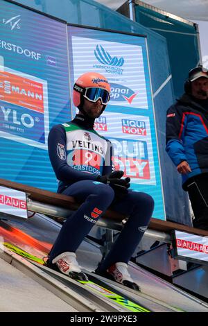 Oberstdorf, Deutschland. 29th Dec, 2023. Pius Paschke (SC Kiefersfelden) beim Auftaktspringen der 72. Vierschanzentournee Oberstdorf Credit: dpa/Alamy Live News Stock Photo