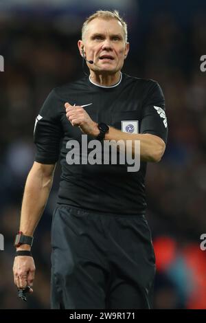 Referee Graham Scott during the Sky Bet Championship match West Bromwich Albion vs Leeds United at The Hawthorns, West Bromwich, United Kingdom, 29th December 2023  (Photo by Gareth Evans/News Images) Stock Photo