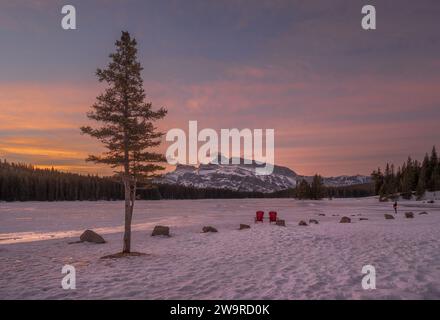 Winter view of a pine tree and Mount Rundle at Two Jack Lake in Banff National Park, Alberta, Canada Stock Photo