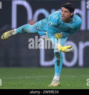 Genoa, Italy. 29th Dec, 2023. Yann Sommer of FC Internazionale during the Serie A match at Luigi Ferraris, Genoa. Picture credit should read: Jonathan Moscrop/Sportimage Credit: Sportimage Ltd/Alamy Live News Stock Photo