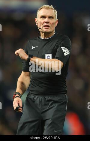 Referee Graham Scott during the Sky Bet Championship match West Bromwich Albion vs Leeds United at The Hawthorns, West Bromwich, United Kingdom, 29th December 2023  (Photo by Gareth Evans/News Images) Stock Photo