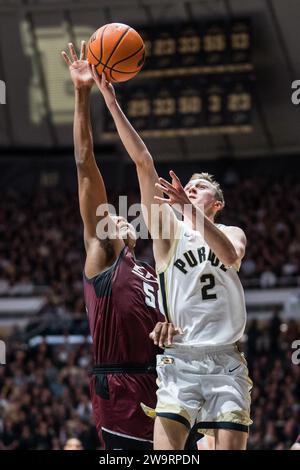 West Lafayette, Indiana, USA. 29th Dec, 2023. Purdue Boilermakers Guard FLETCHER LOYER (2) attempts a layup during the NCAA menÃs basketball game between Eastern Kentucky and the Purdue Boilermakers, Friday, Dec. 29, 2023, at Mackey Arena in West Lafayette, Ind. (Credit Image: © David Wegiel/ZUMA Press Wire) EDITORIAL USAGE ONLY! Not for Commercial USAGE! Stock Photo