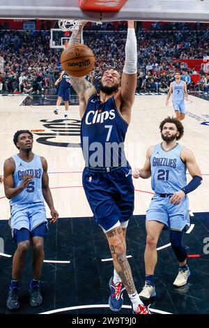 Los Angeles, United States. 29th Dec, 2023. Los Angeles Clippers' Amir Coffey (C) dunks during the NBA basketball game between Clippers and Grizzlies at Crypto.com Arena. Final score; Clippers 117: 106 Grizzlies. (Photo by Ringo Chiu/SOPA Images/Sipa USA) Credit: Sipa USA/Alamy Live News Stock Photo