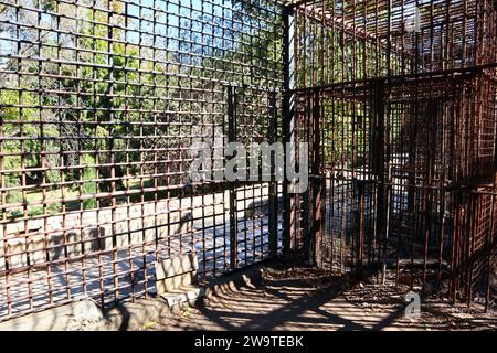 Los Angeles, California: Old Abandoned Los Angeles Zoo located in Griffith Park Stock Photo