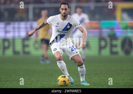 Genoa, Italy. 29th Dec, 2023. Hakan Calhanoglu of FC Internazionale during the Serie A match at Luigi Ferraris, Genoa. Picture credit should read: Jonathan Moscrop/Sportimage Credit: Sportimage Ltd/Alamy Live News Stock Photo