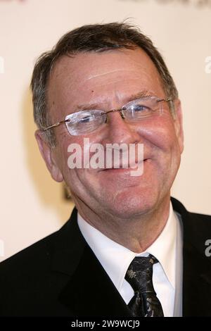 File photo dated 25/02/08 of Tom Wilkinson arriving for the 16th Annual Sir Elton John AIDS Foundation Oscar Party at the Pacific Design Centre in Los Angeles. British Oscar-nominated actor Tom Wilkinson, best known for his role in The Full Monty, has died aged 75, his family have announced. Issue date: Saturday December 30, 2023. Stock Photo