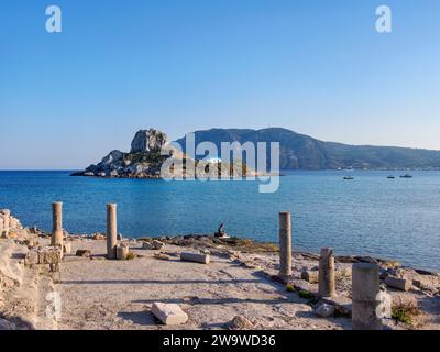 St. Stefanos Basilica Ruins and Kastri Island, Agios Stefanos Beach, Kos Island, Dodecanese, Greece Stock Photo
