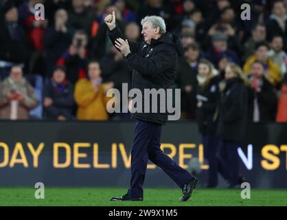 London, UK. 30th Dec, 2023. Roy Hodgson, Manager of Crystal Palace waves to the fans as he walks off the pitch after the Premier League match at Selhurst Park, London. Picture credit should read: Paul Terry/Sportimage Credit: Sportimage Ltd/Alamy Live News Stock Photo