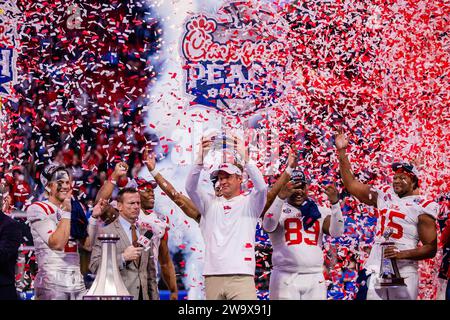 Atlanta, GA, USA. 30th Dec, 2023. the 2023 Chick-fil-a Peach Bowl at Mercedes-Benz Stadium in Atlanta, GA. (Scott Kinser/CSM) (Credit Image: © Scott Kinser/Cal Sport Media). Credit: csm/Alamy Live News Stock Photo