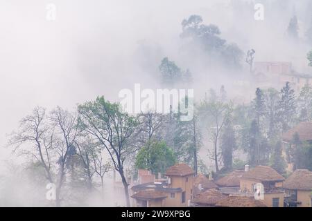 The cottage in the morning fog of Ailao Mountain, Yuanyang County, Honghe Prefecture, Yunnan Province, China. Stock Photo