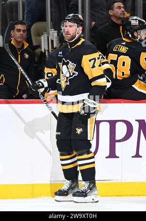 Pittsburgh Penguins' Jeff Carter (77) celebrates his short-handed goal ...