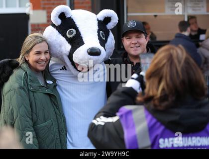 London, UK. 30th Dec, 2023. fans pose for a photos with the Fulham club mascot before the Premier League match at Craven Cottage, London. Picture credit should read: Paul Terry/Sportimage Credit: Sportimage Ltd/Alamy Live News Stock Photo