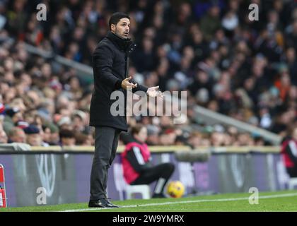 London, UK. 31st Dec, 2023. Mikel Arteta, Manager of Arsenal during the Premier League match at Craven Cottage, London. Picture credit should read: Paul Terry/Sportimage Credit: Sportimage Ltd/Alamy Live News Stock Photo