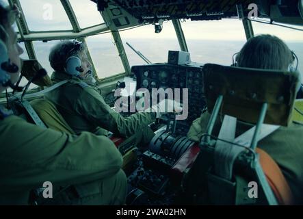 19th January 1991 The cockpit of an RAF C130 Hercules transport plane, en route from Riyadh to Tabuk in Saudi Arabia during the Gulf War. Stock Photo